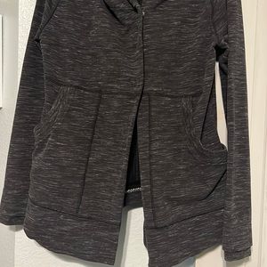 Lululemon mint condition worn once sweater wrap with button and hoodie size 4